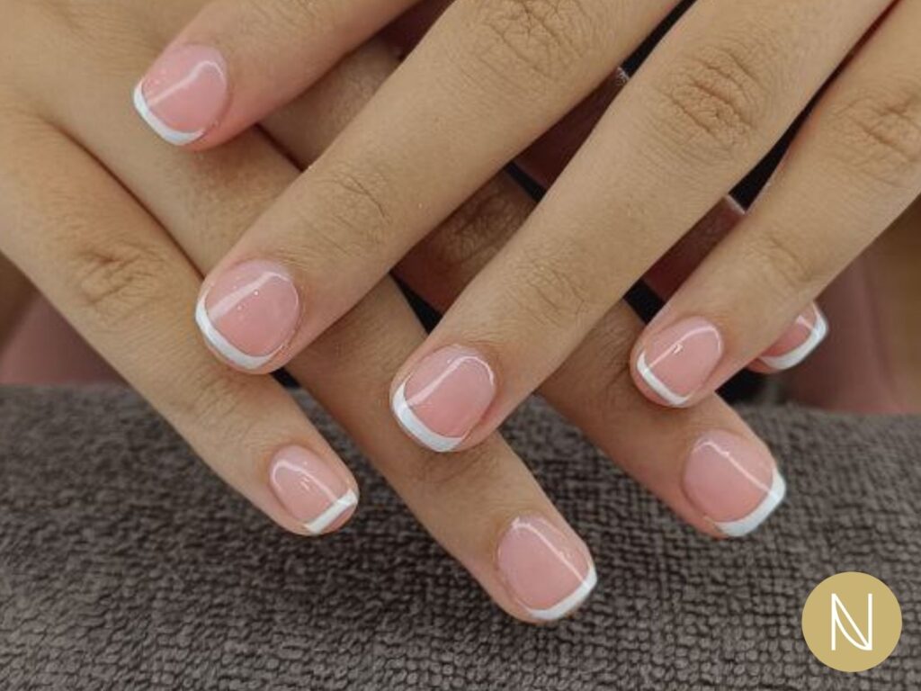 Una french manicure del Centro Nails a Palermo