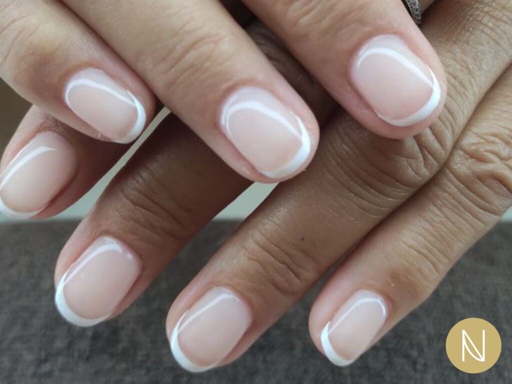 French manicure, lavoro del Centro Nails a Palermo