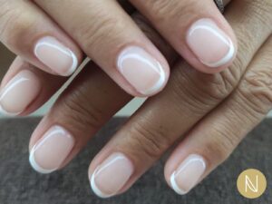 French manicure, lavoro del Centro Nails a Palermo