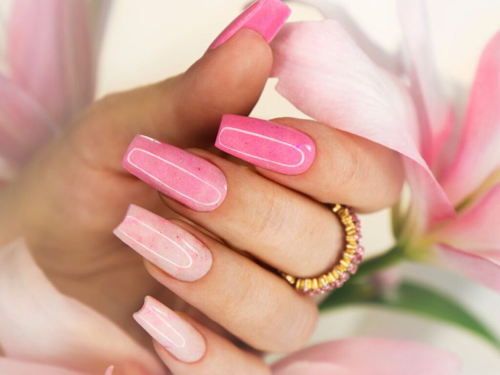 Manicure rosa, primaverile