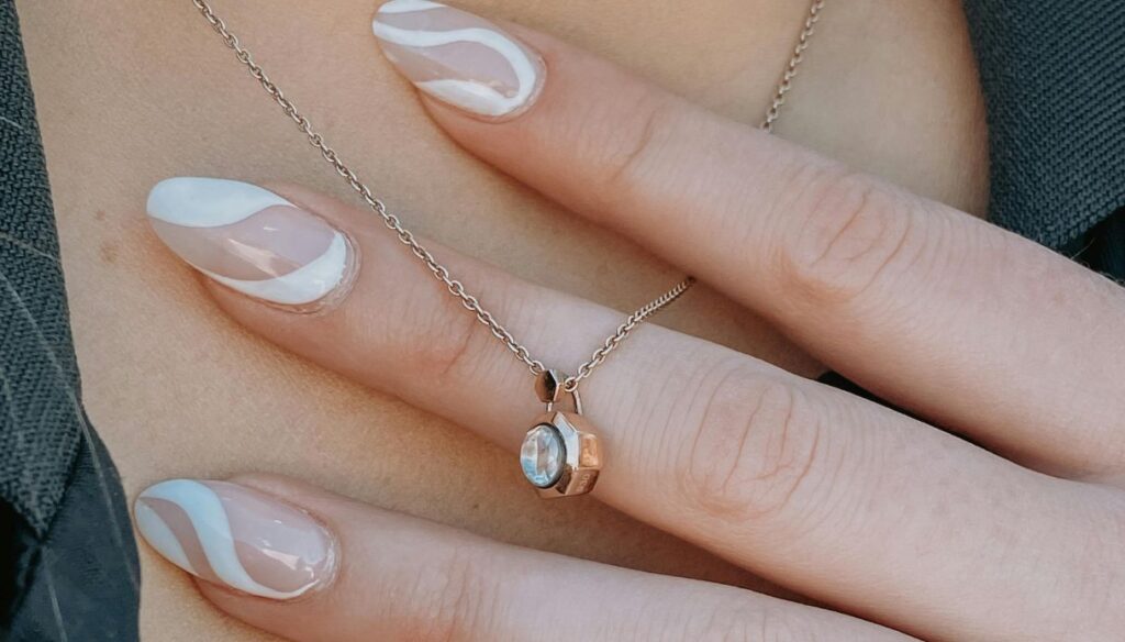 Riparare unghia rotta