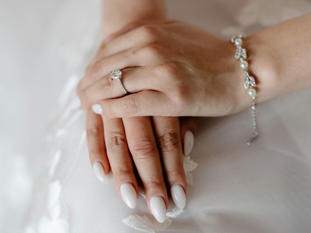 Manicure da matrimonio estivo: i consigli