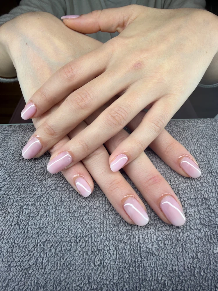Manicure da matrimonio estivo: le migliori