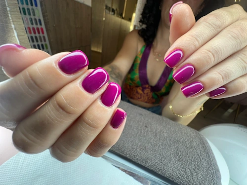 come far durare la manicure al mare
